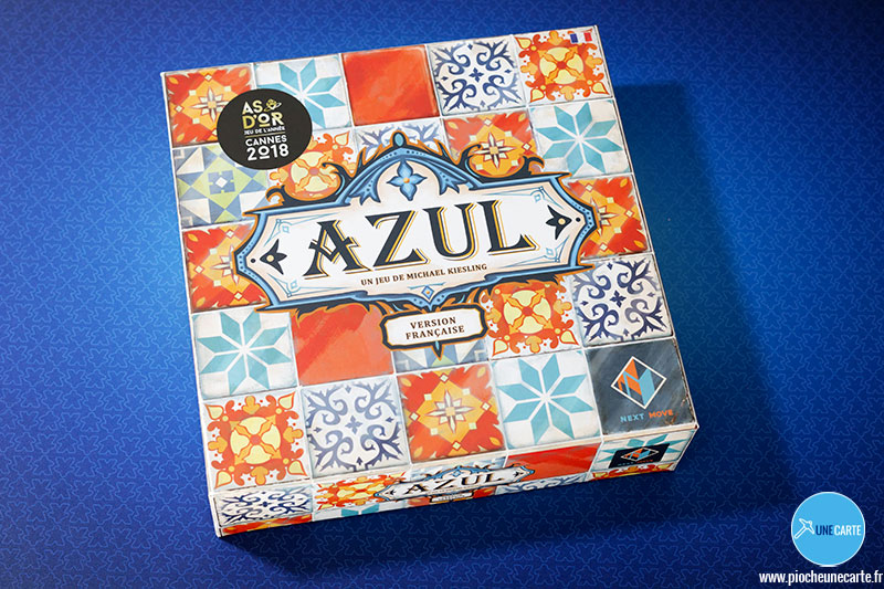 Découvrez le jeu AZUL !  Si vous ne l'avez pas encore, sachez que le jeu  AZUL est un incontournable dans votre ludothèque! Que vous optiez pour la  version régulière, AZUL 